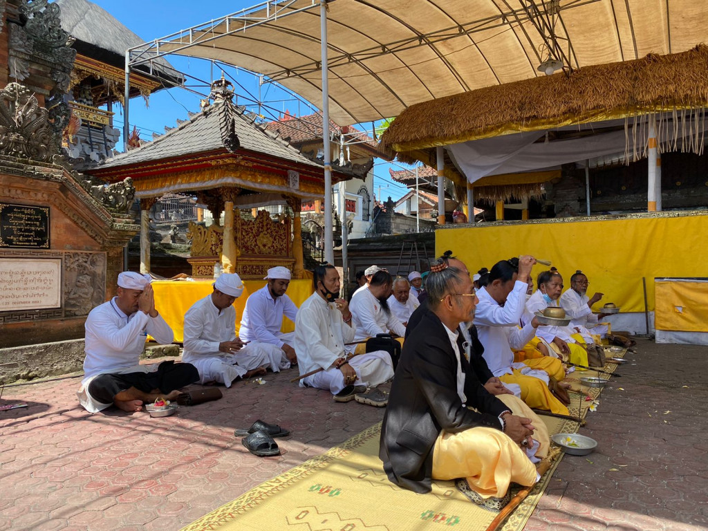 Paruman Upacara Melasti dan Sembahyang di Pura Dadya Agung Gegel Pegatepan Klungkung